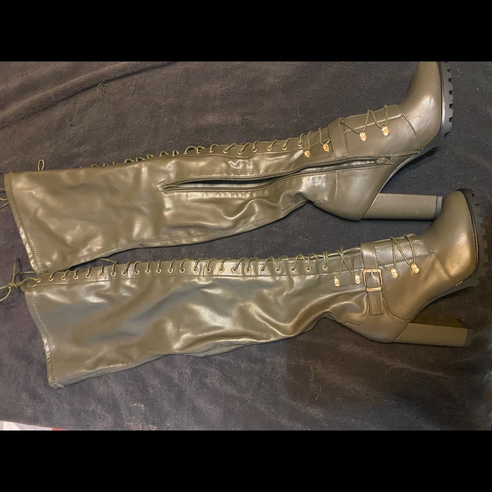 Olive green heeled boot